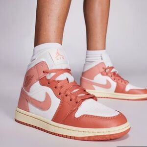 Jordan 1 mid-Boys &Girls 7y Pink And White  Valentine’s Day Edition